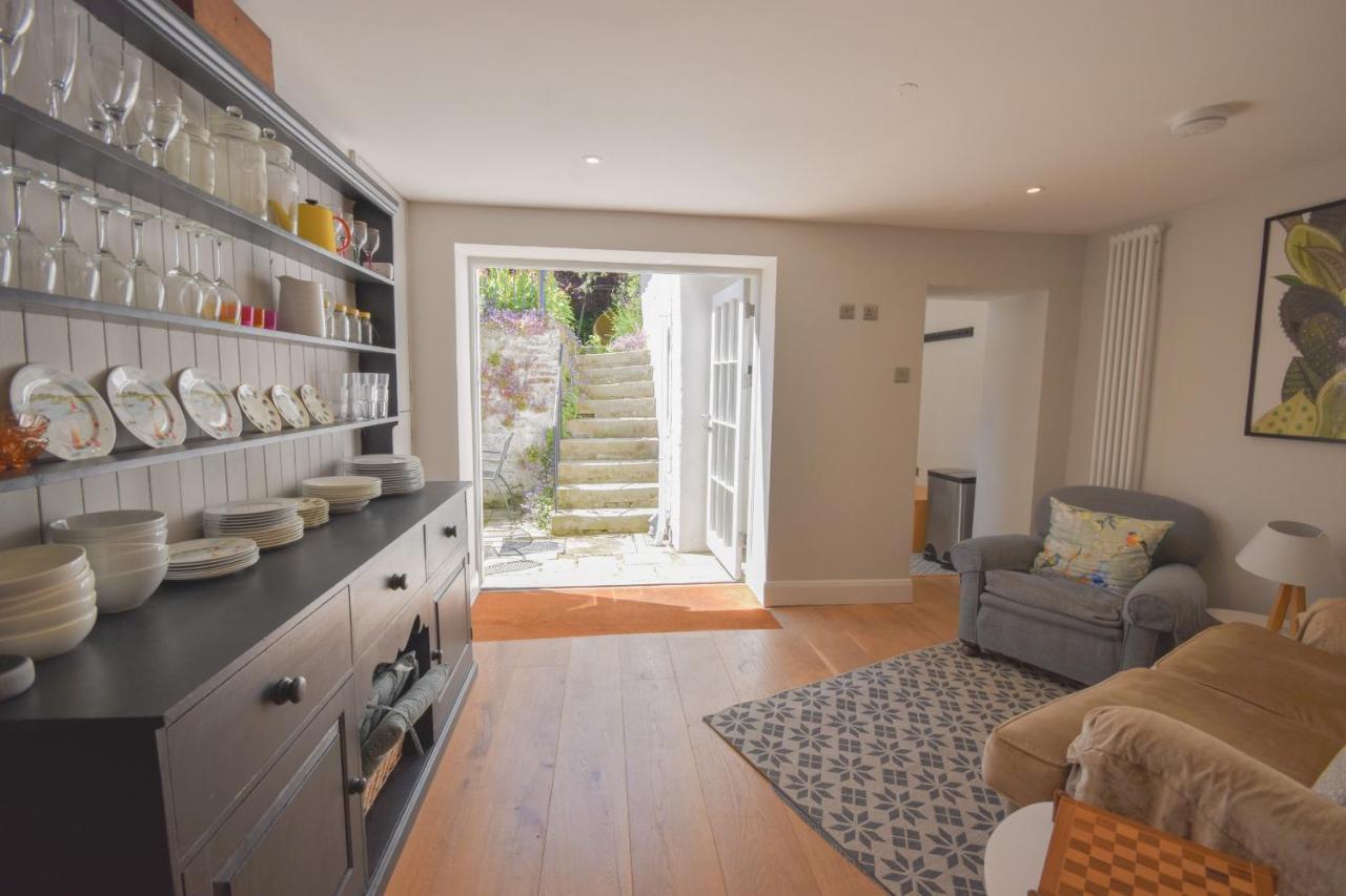Arden Villa, Sleeps 8, Moments From The Golden Sandy Beach Of Ryde ライド エクステリア 写真