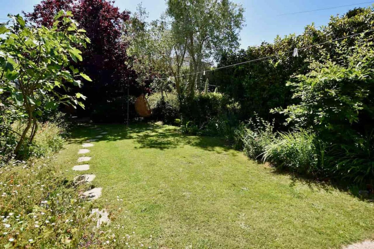 Arden Villa, Sleeps 8, Moments From The Golden Sandy Beach Of Ryde ライド エクステリア 写真