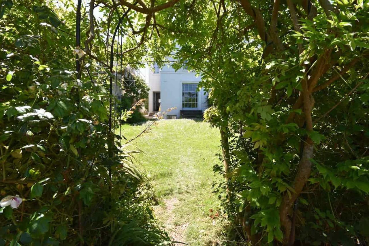 Arden Villa, Sleeps 8, Moments From The Golden Sandy Beach Of Ryde ライド エクステリア 写真
