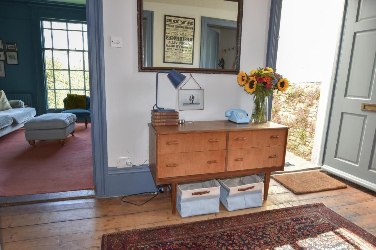 Arden Villa, Sleeps 8, Moments From The Golden Sandy Beach Of Ryde ライド エクステリア 写真